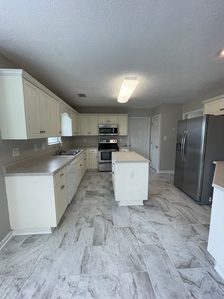 2068 Lake Forest Dr - Photo 6 of 25