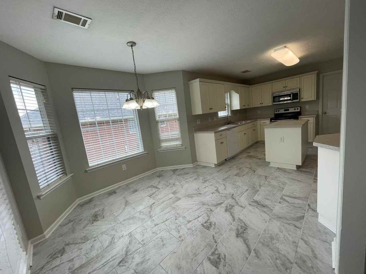 2068 Lake Forest Dr - Photo 7 of 25