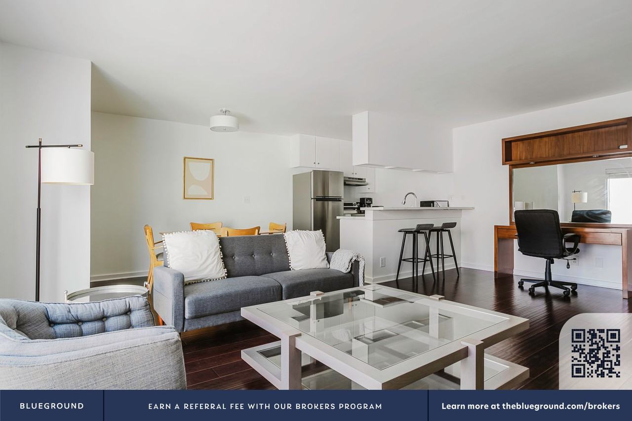 5805 West 8th Street - Photo 5 of 23