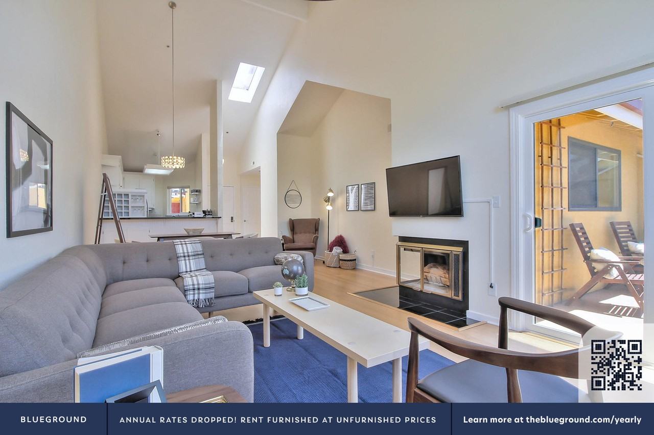 939 Laurel Street - Photo 4 of 46