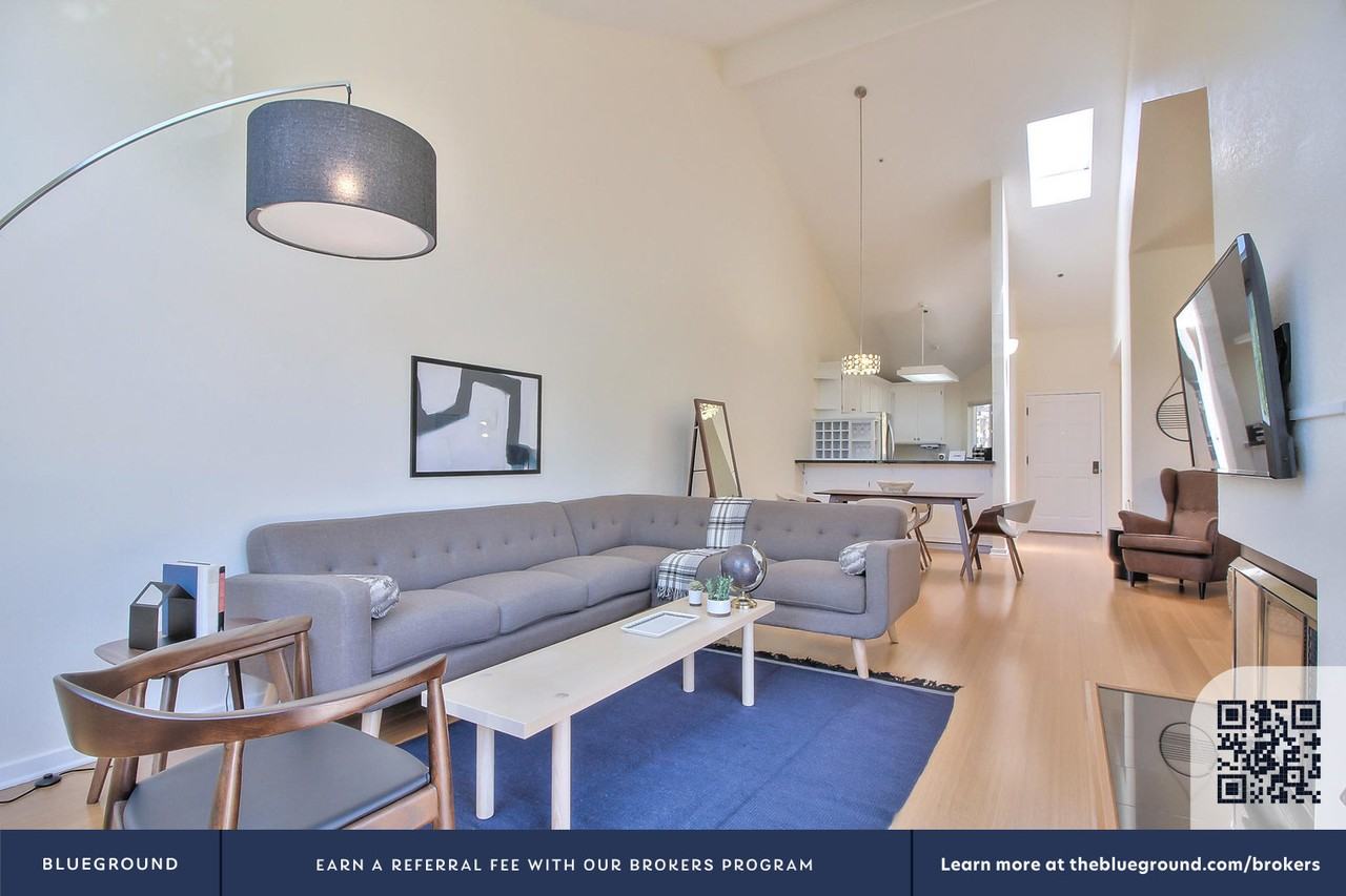 939 Laurel Street - Photo 5 of 46