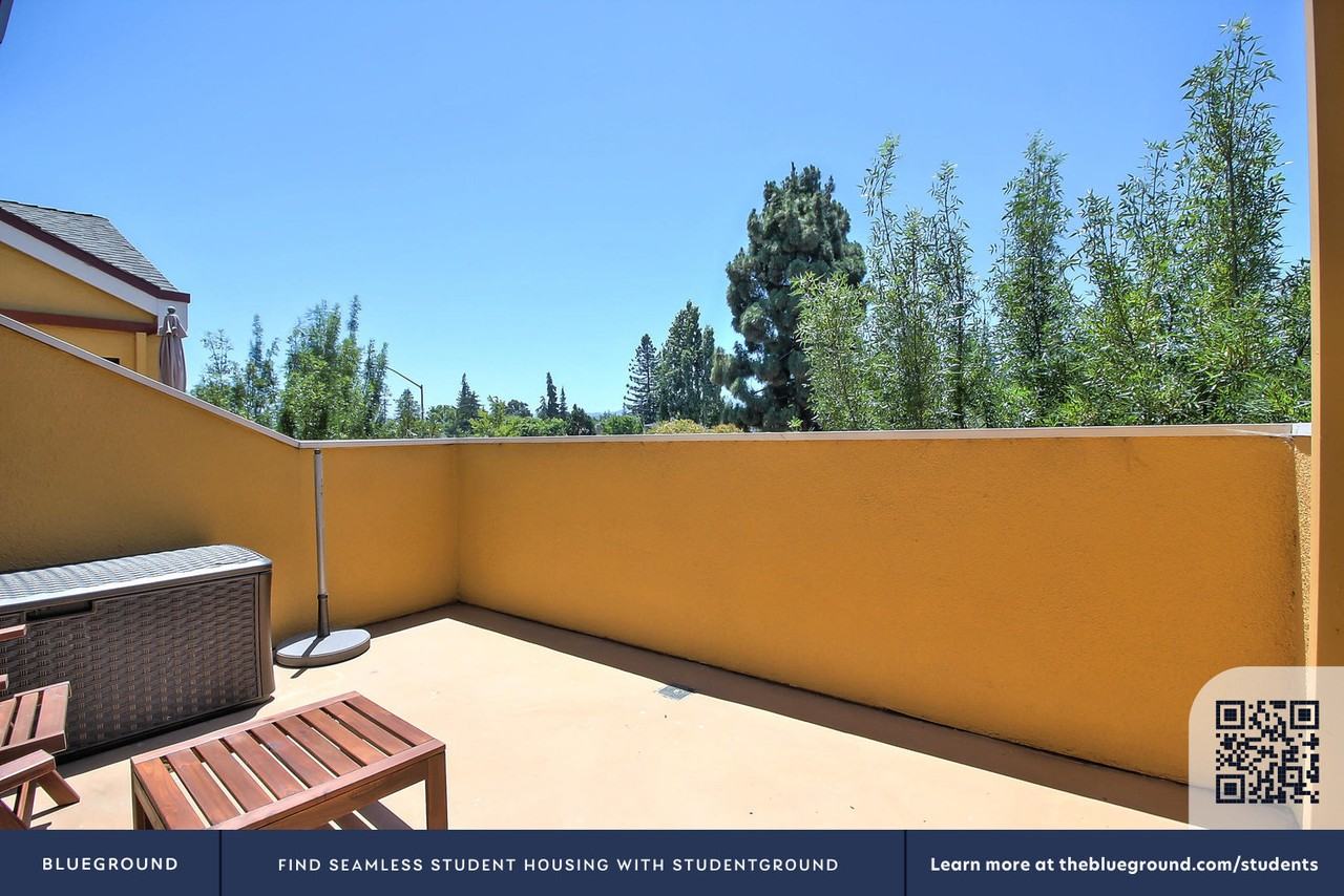 939 Laurel Street - Photo 7 of 46