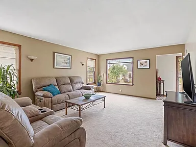 7735 W Mount Vernon Ave - Photo 2 of 11