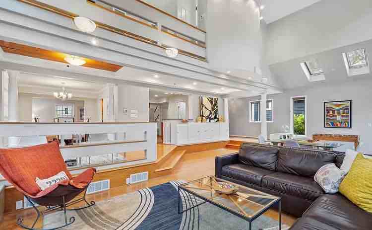 239 N Barton St - Photo 3 of 18