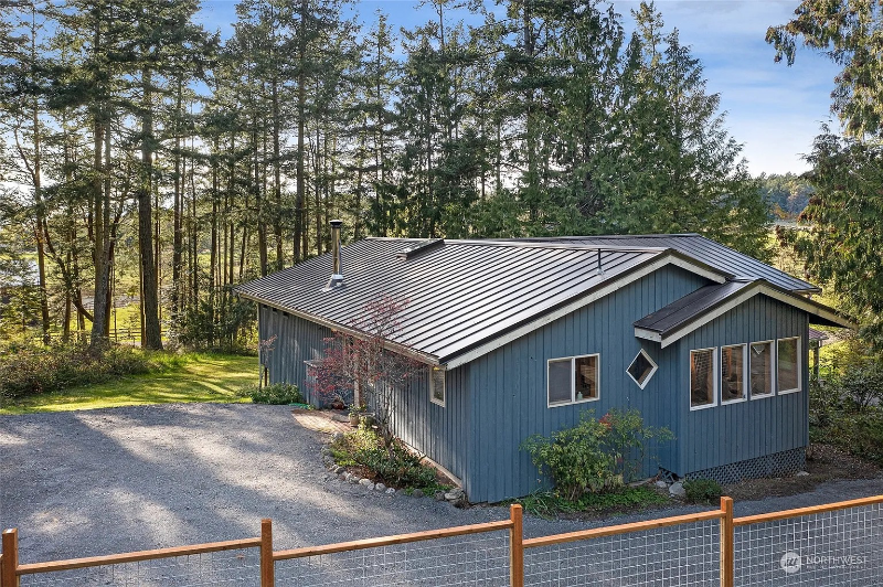 161 Forrest Dr - Photo 2 of 20