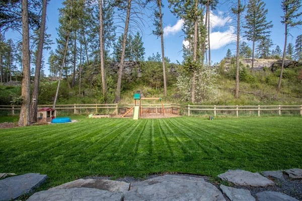 384 Peaceful Dr - Photo 2 of 16