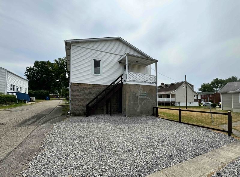 729 4th St - Photo 2 of 9