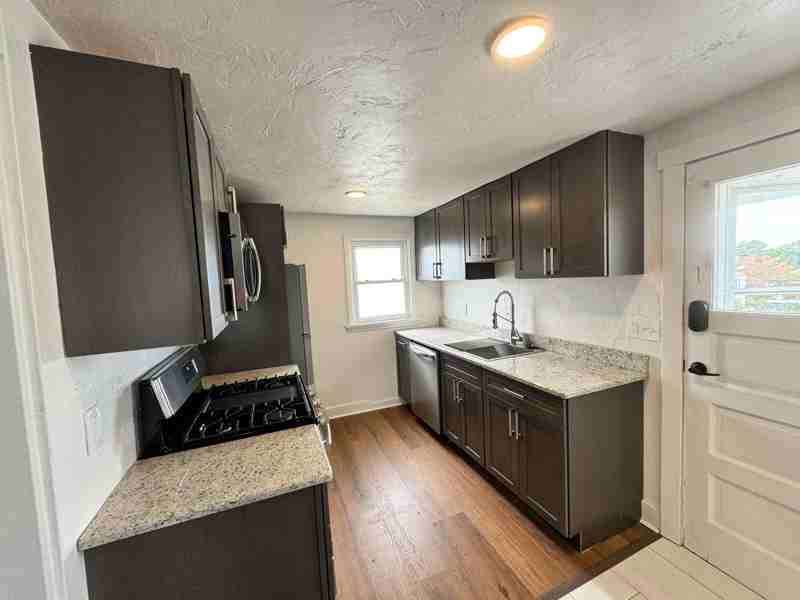 729 4th St - Photo 3 of 9