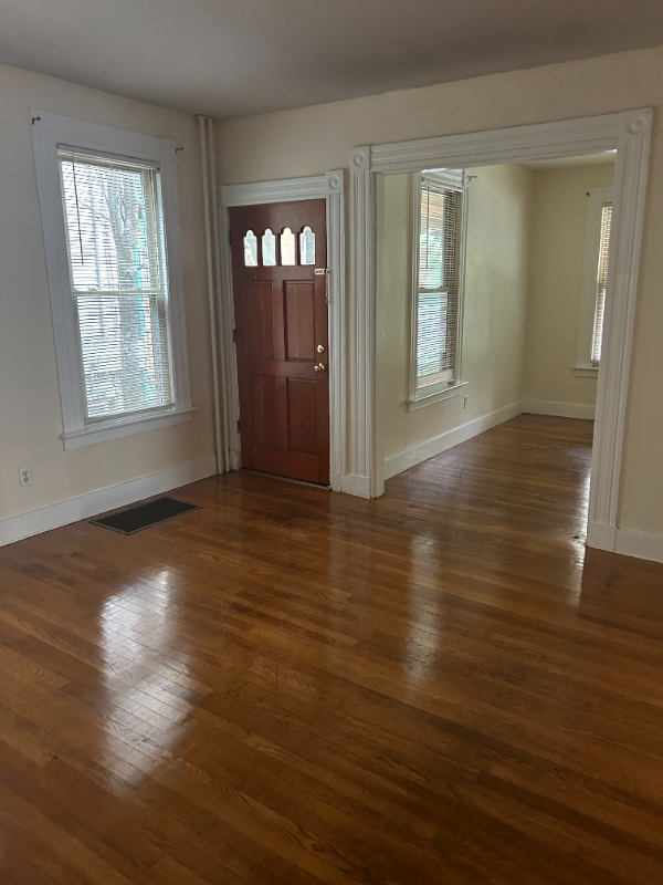 211 Norton St #1stFL - Photo 3 of 8