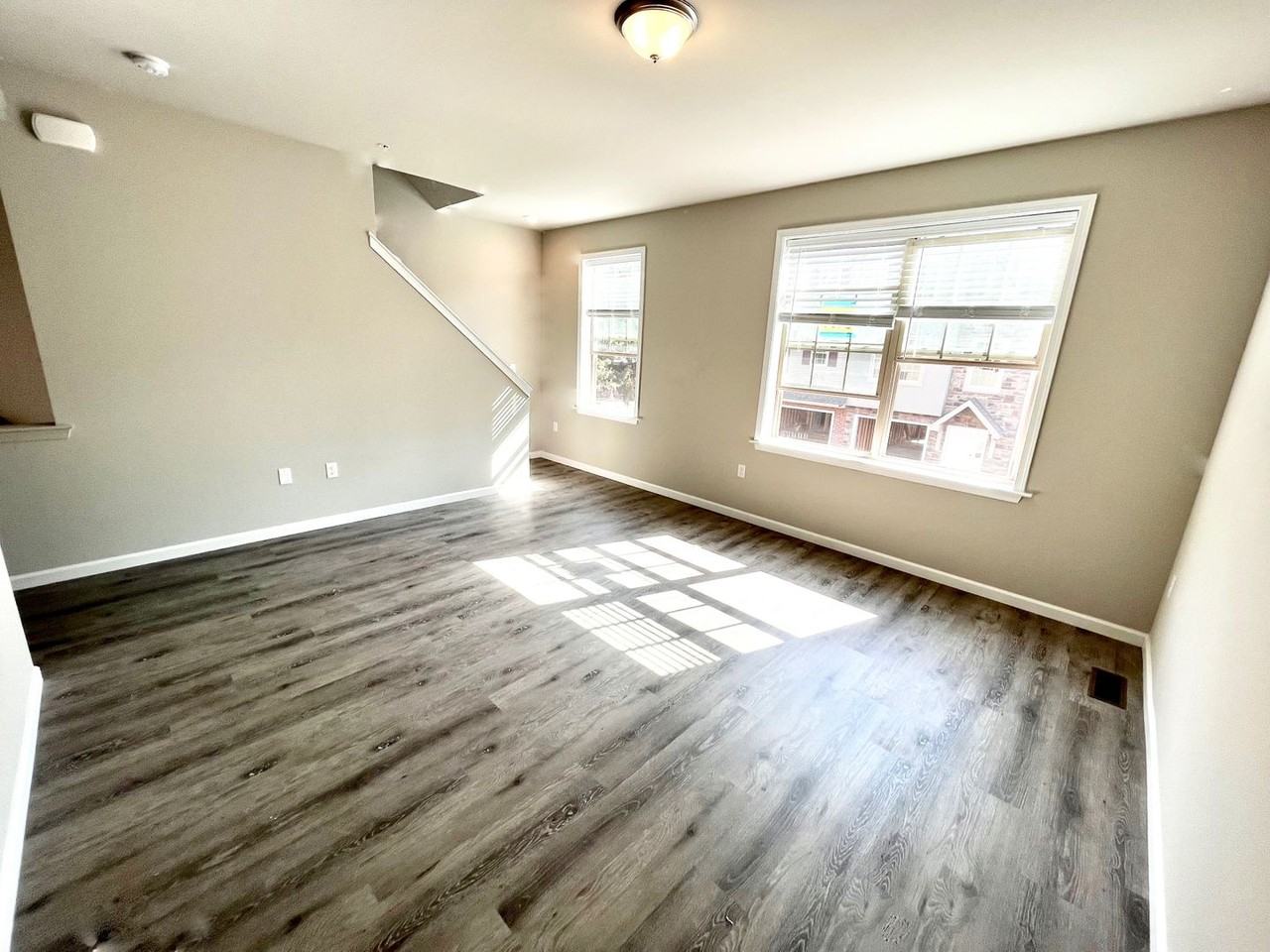 3959 Stony Brook Dr - Photo 3 of 12