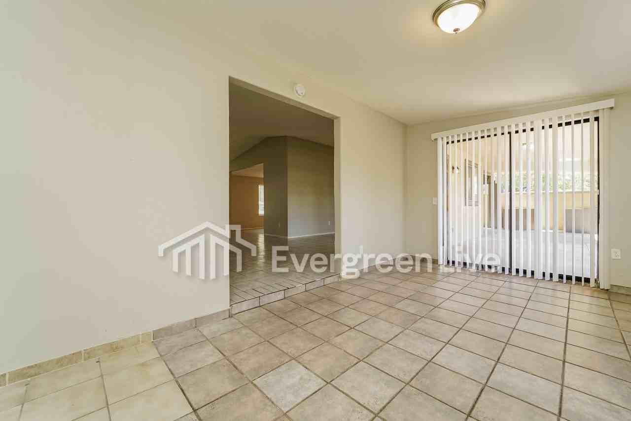 2621 W Vereda De Gente - Photo 4 of 17