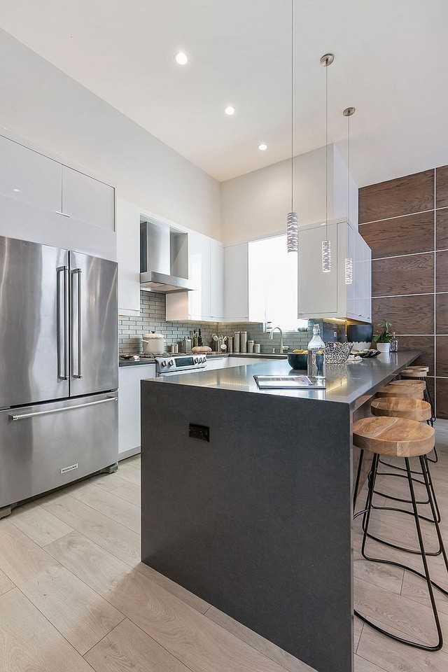 1086 S Van Ness Ave - Photo 4 of 14