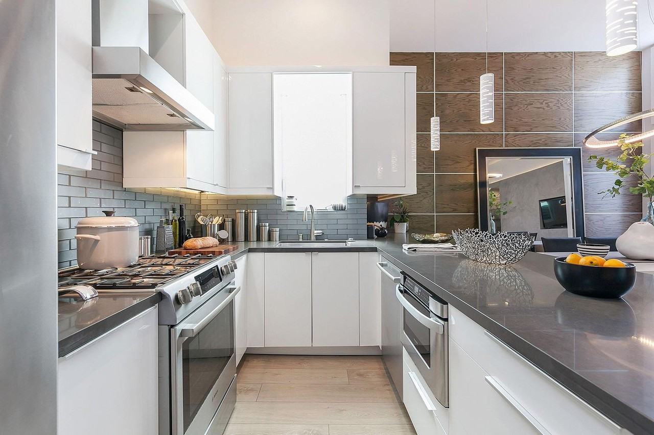 1086 S Van Ness Ave - Photo 5 of 14