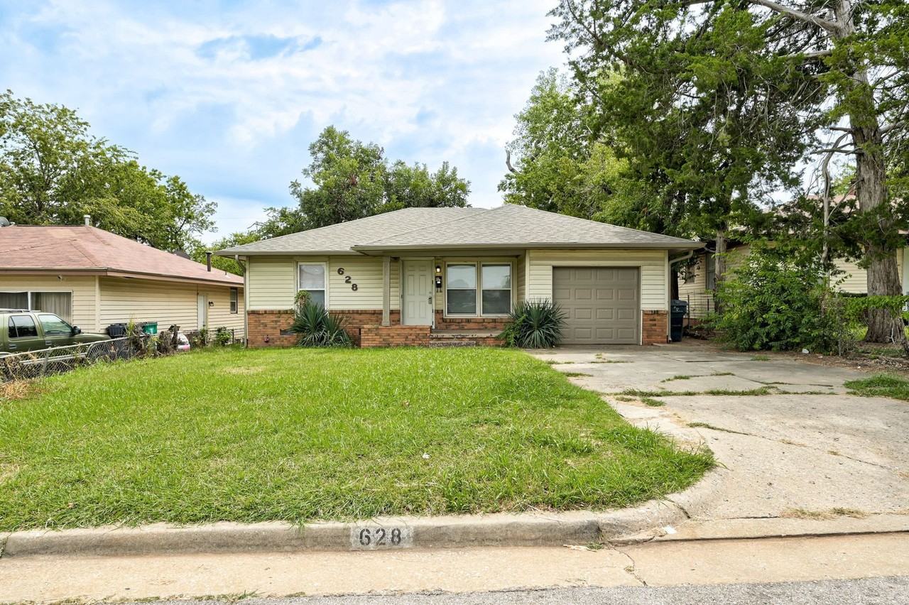 628 E Hill St - Photo 2 of 22