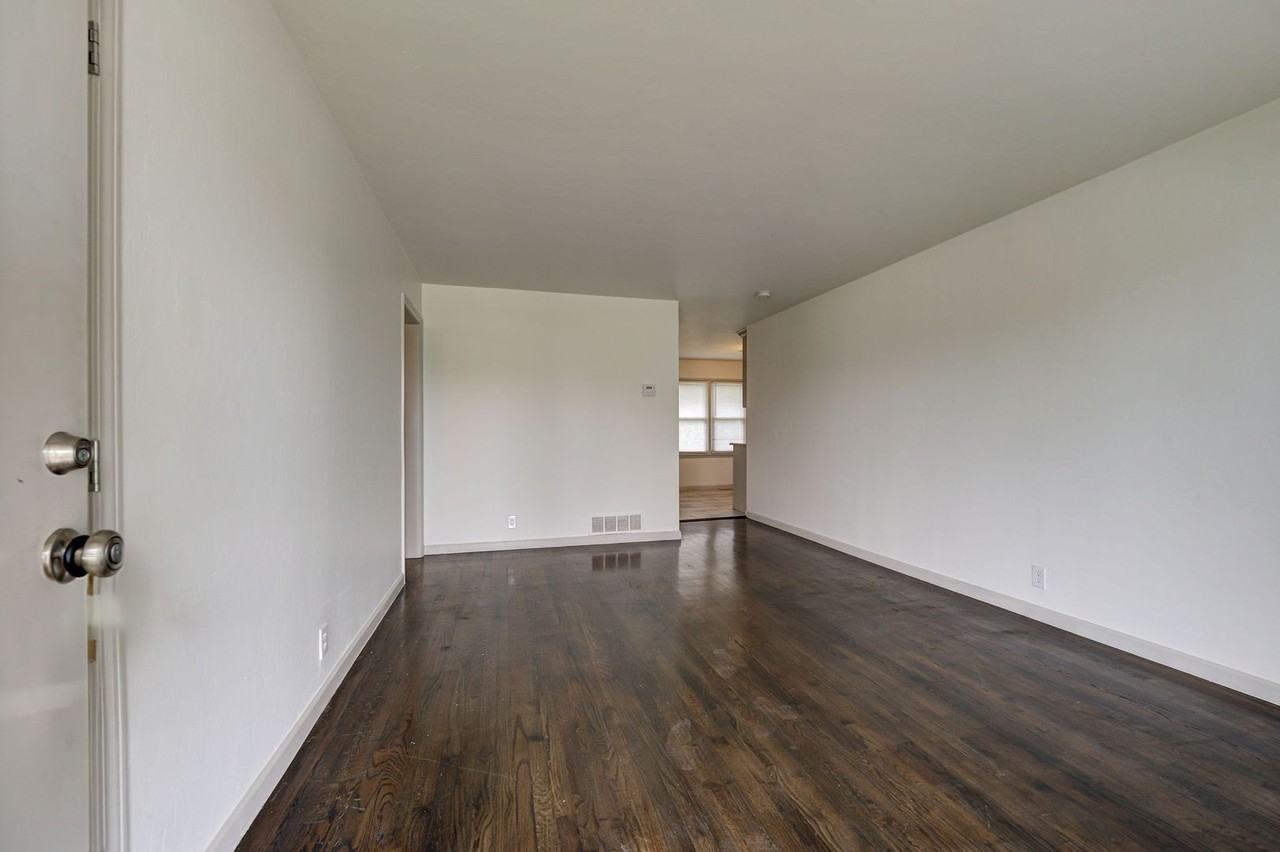 628 E Hill St - Photo 4 of 22