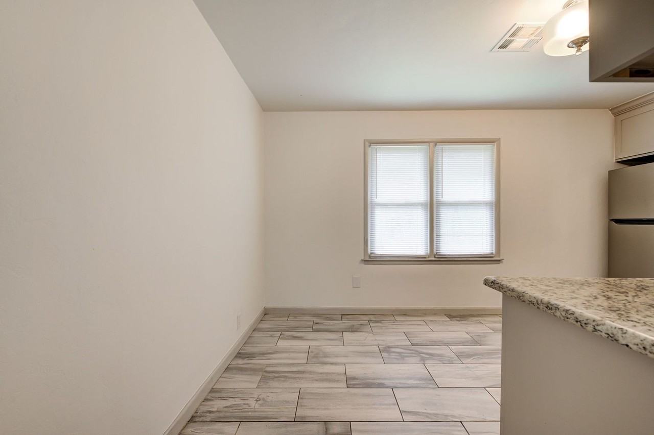 628 E Hill St - Photo 7 of 22