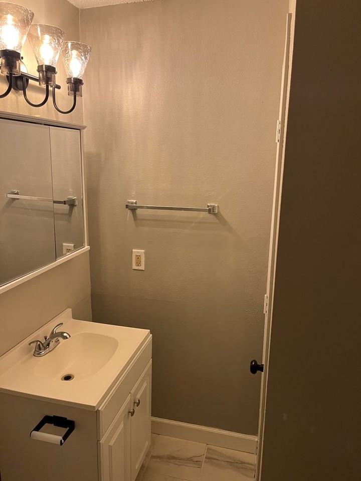 1218 34th Street - Photo 7 of 14