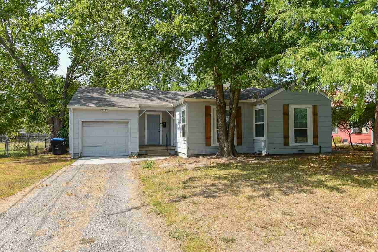 1103 Pecan Dr - Photo 2 of 28