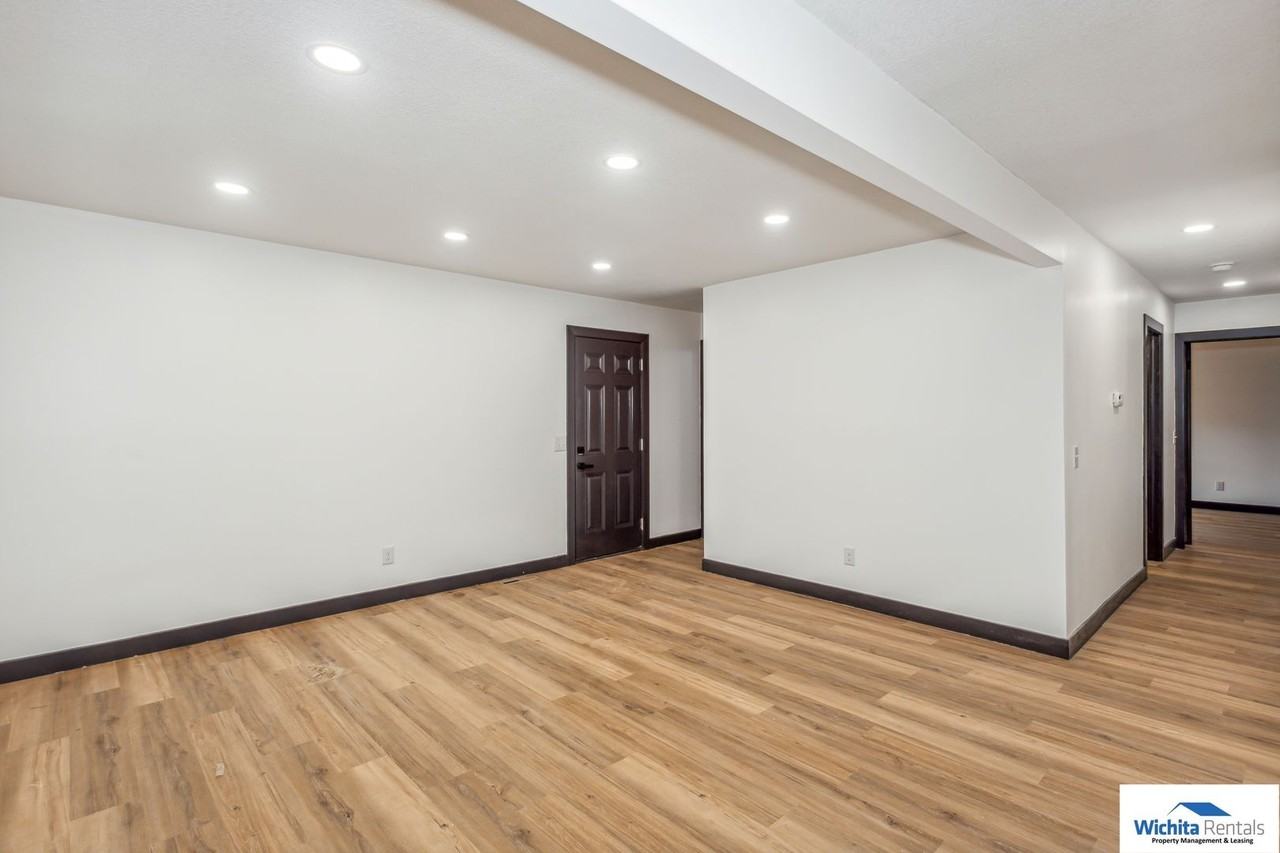 251 N Spruce St - Photo 3 of 17