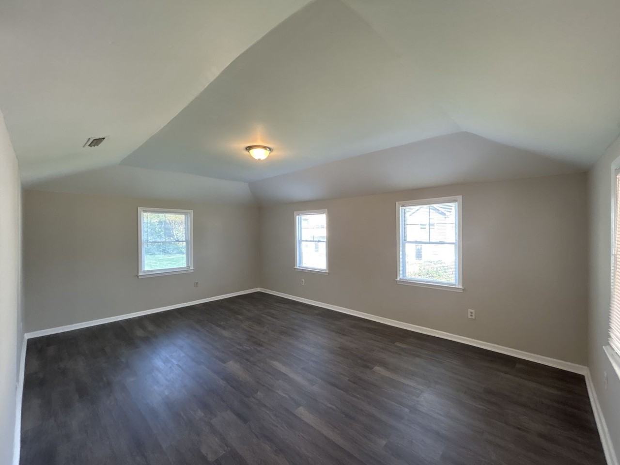 5724 Second St - Photo 2 of 11