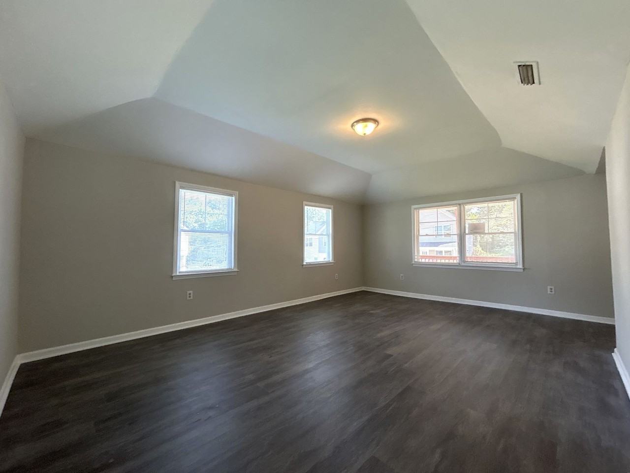 5724 Second St - Photo 3 of 11
