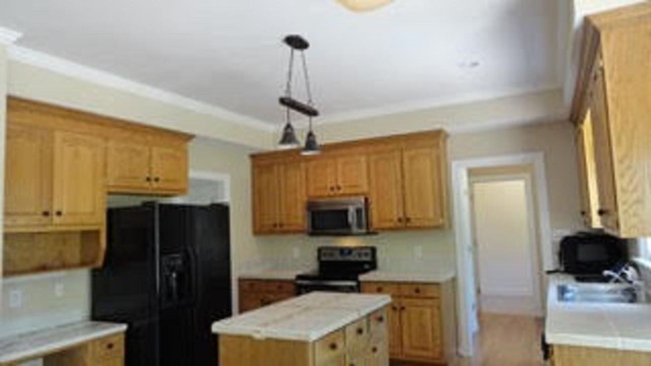 205 Ludlow Dr - Photo 6 of 28