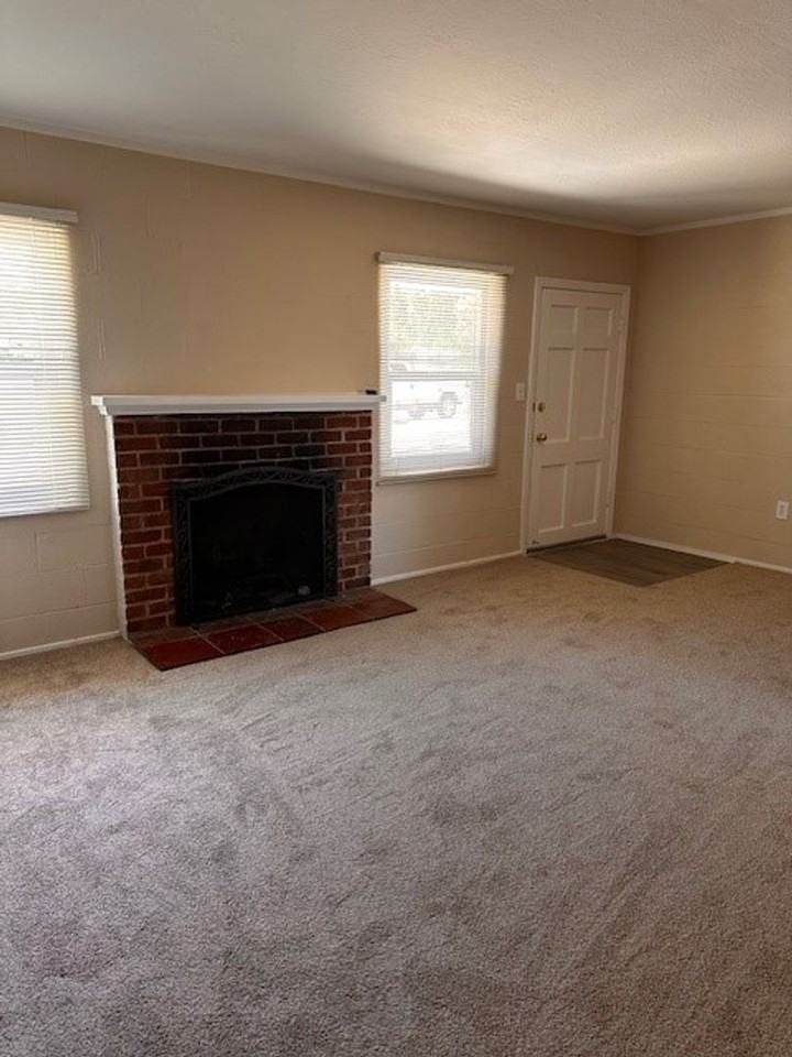 1040 Riverton Dr - Photo 3 of 16