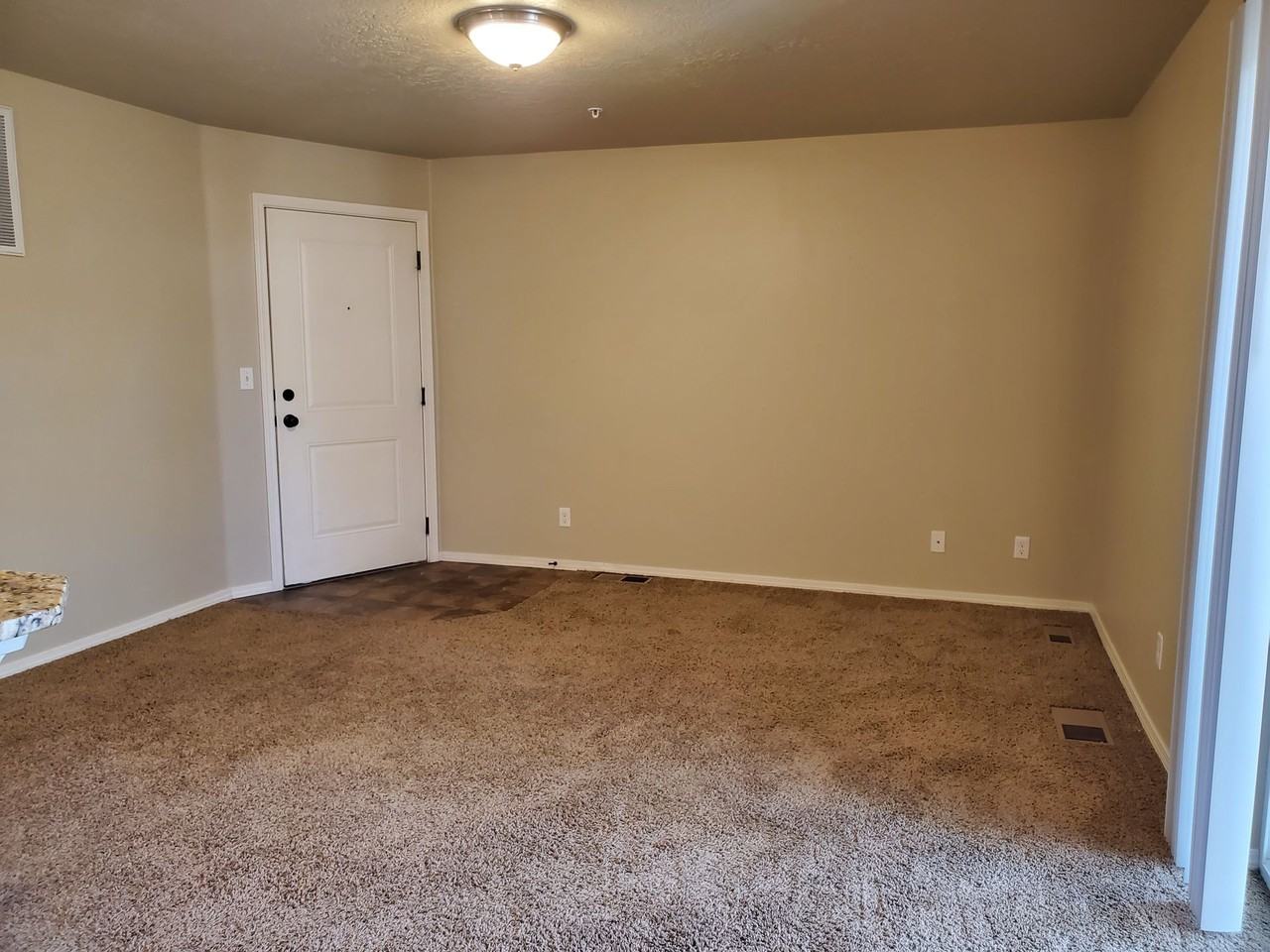 1527 W Alexandra - Photo 3 of 13