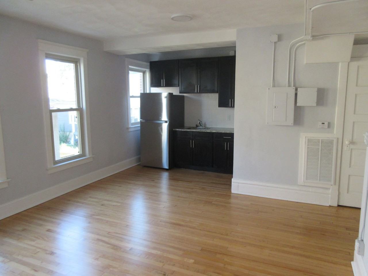 446 - Photo 2 of 27