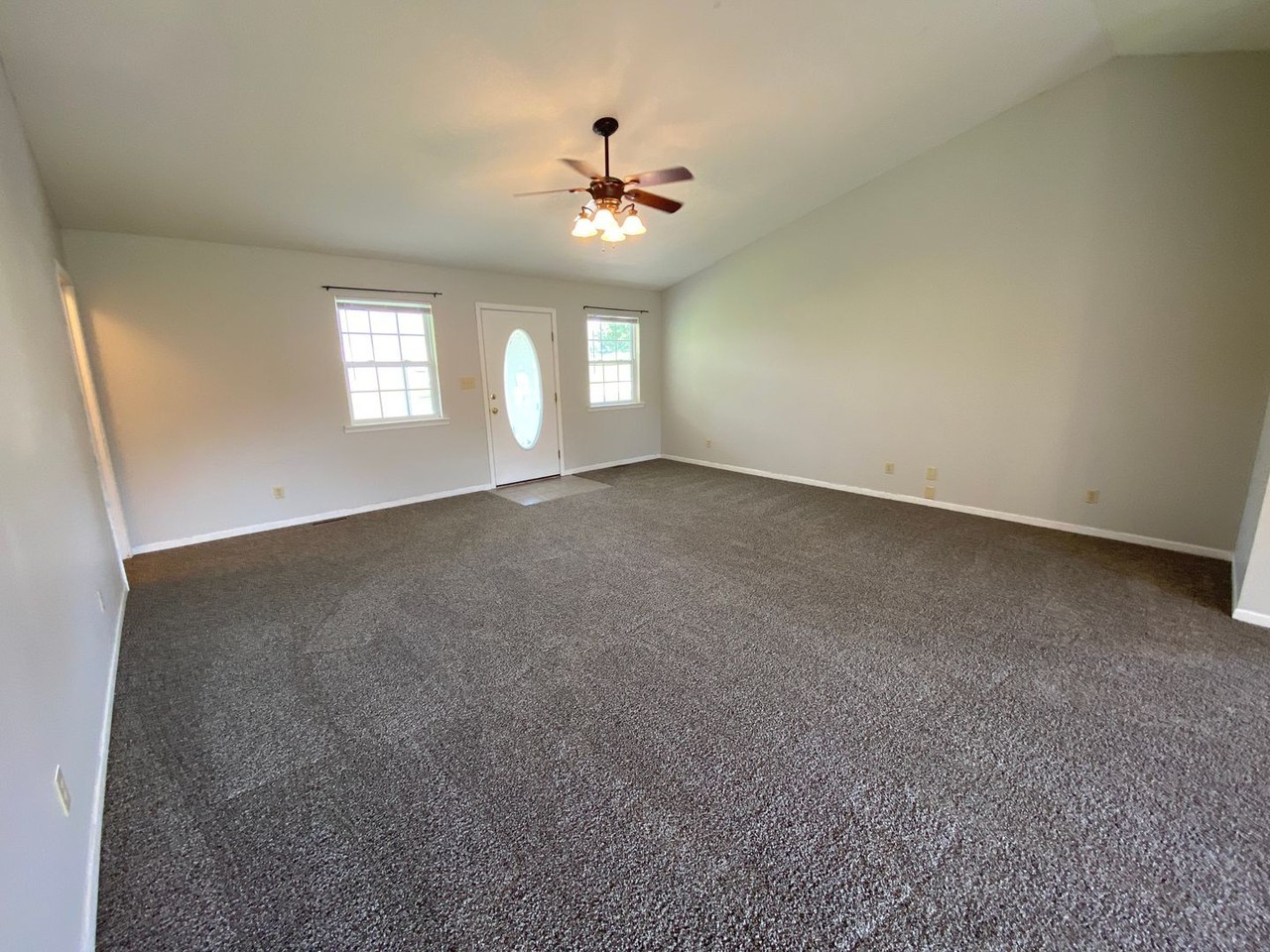 19477 Laveille Rd - Photo 2 of 25