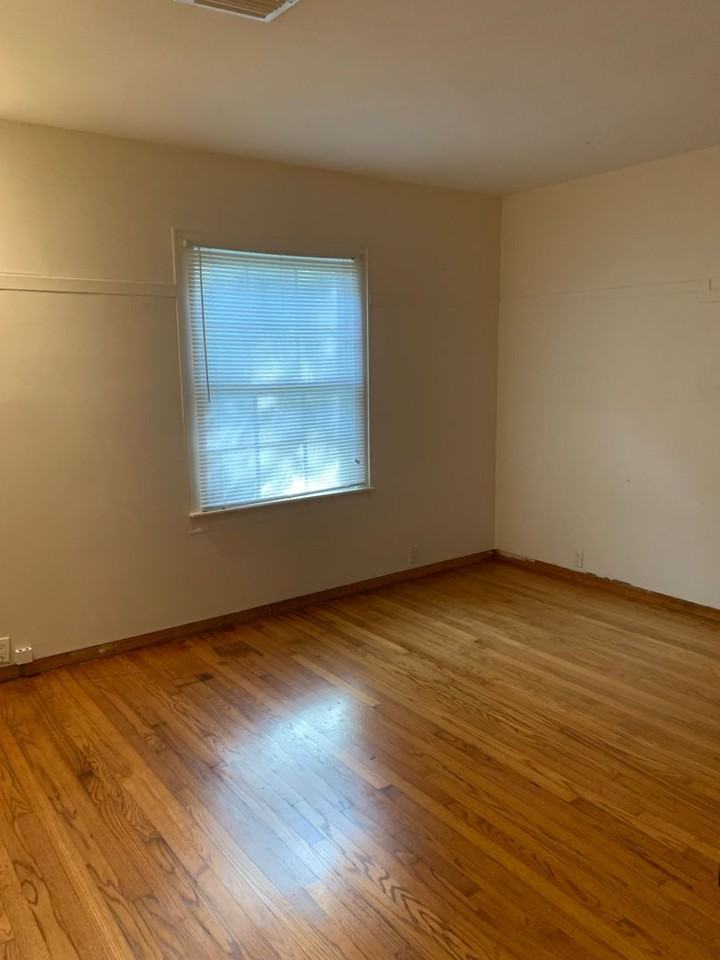 127 Adrienne St - Photo 2 of 10