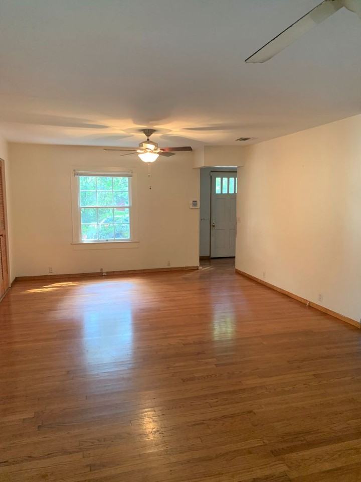 127 Adrienne St - Photo 3 of 10