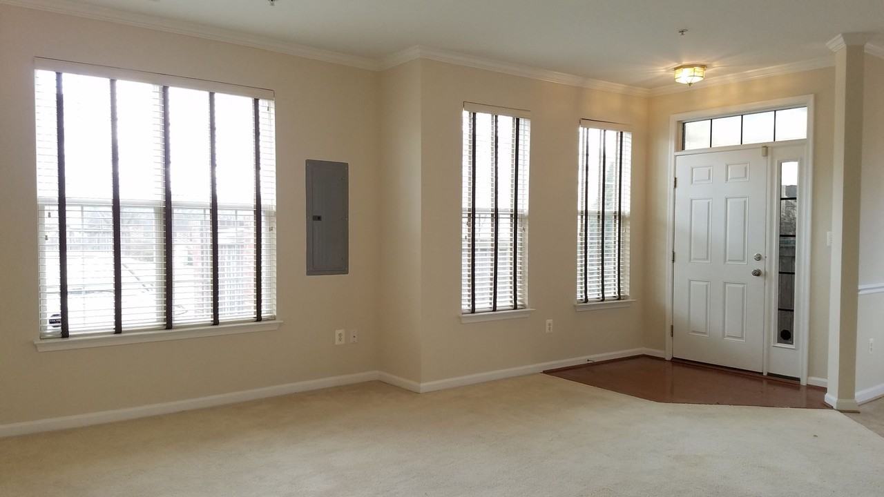 101 Featherstone Pl - Photo 3 of 36