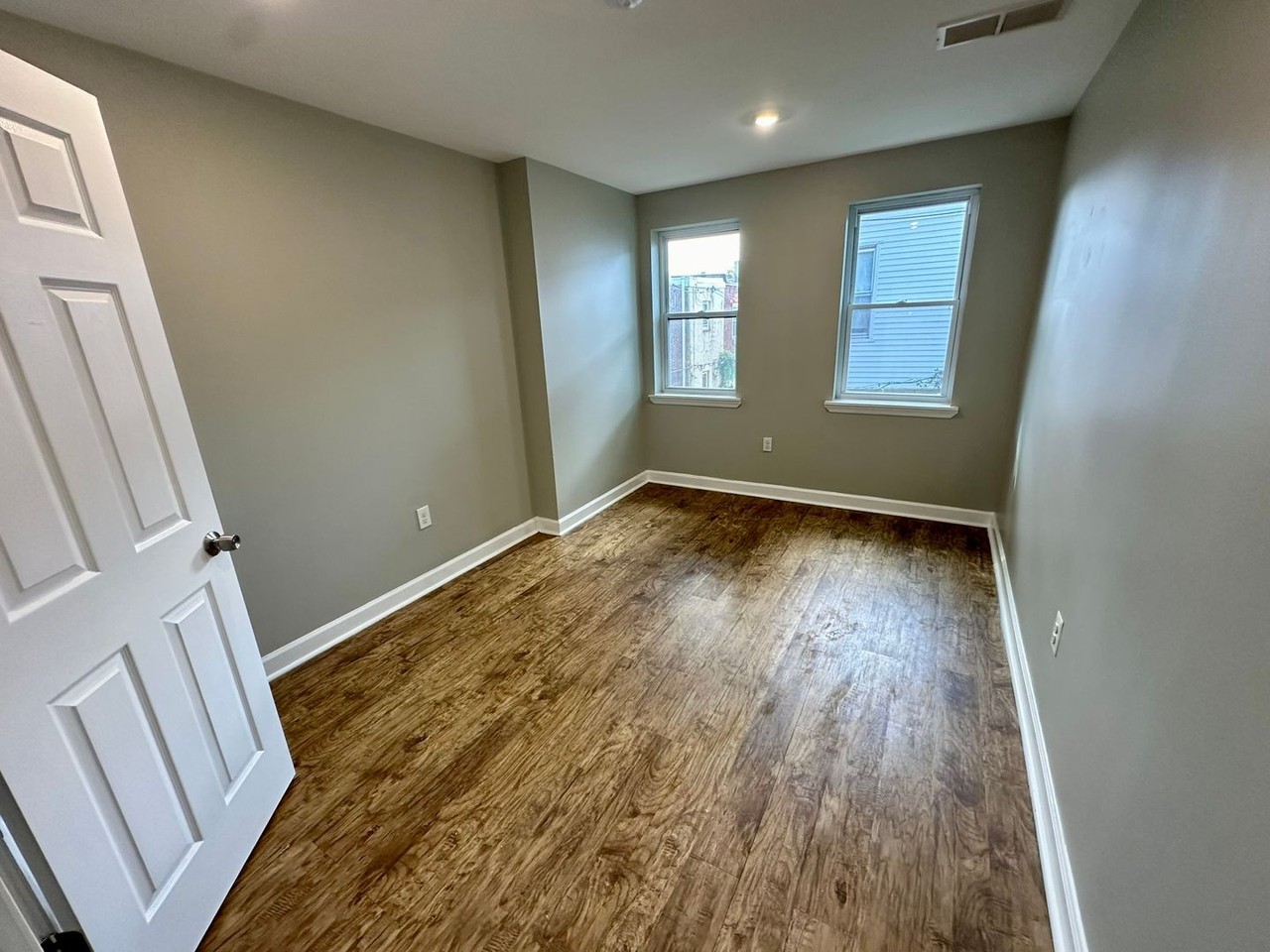 5510 Walton Ave - Photo 5 of 37