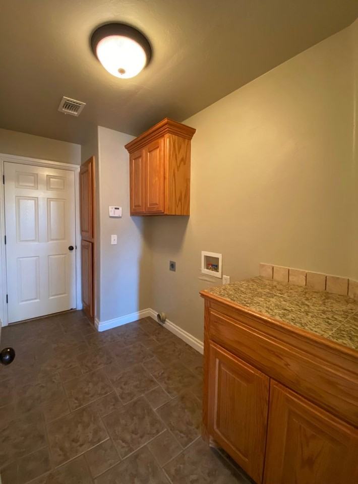 3017 Line Dr - Photo 4 of 46