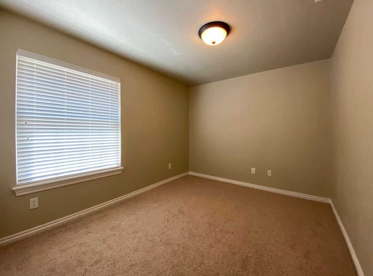 3017 Line Dr - Photo 3 of 46