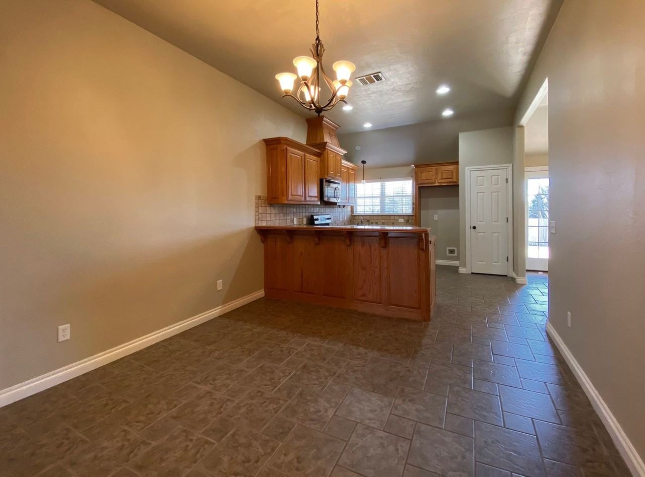 3017 Line Dr - Photo 5 of 46