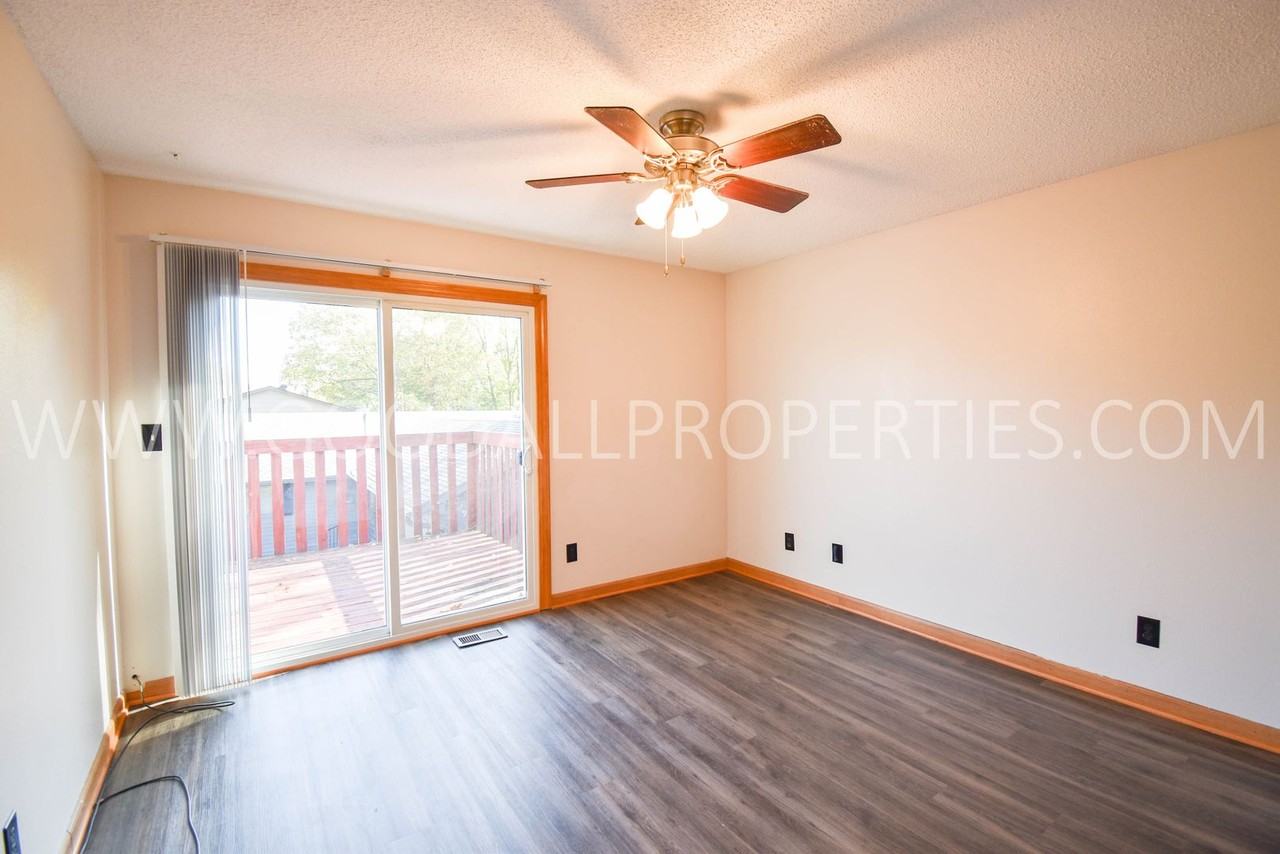 1315 Nw 92nd St - Photo 5 of 15