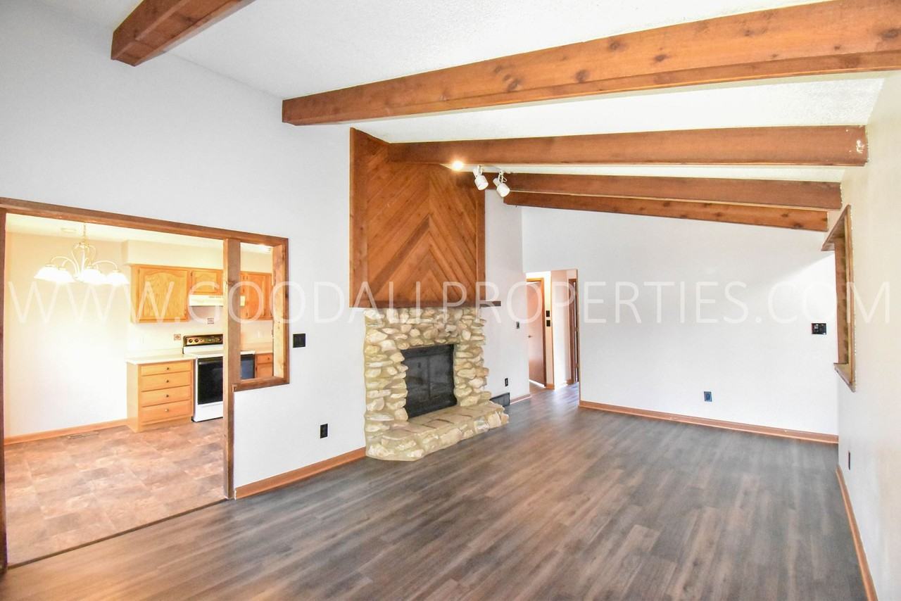 1315 Nw 92nd St - Photo 6 of 15