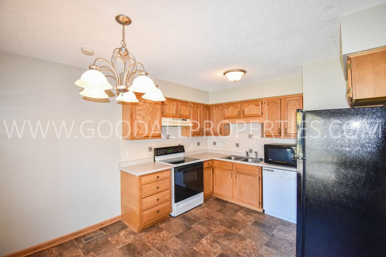 1315 Nw 92nd St - Photo 7 of 15