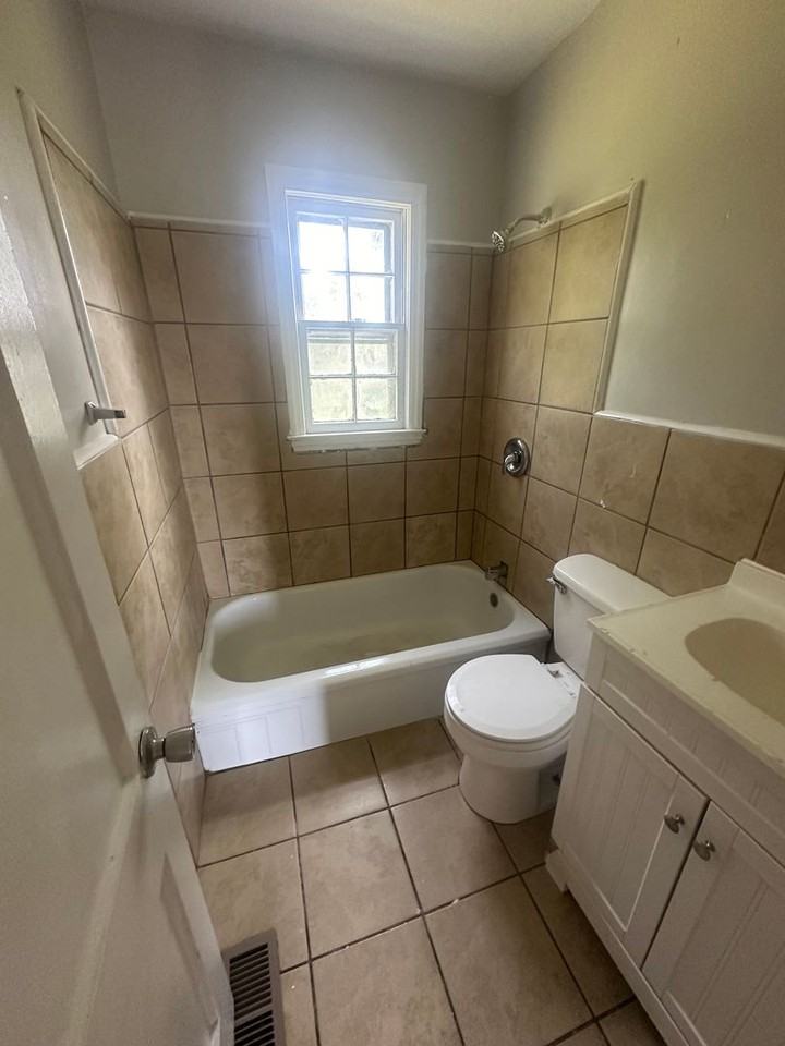 2907 Florida Ave Nw - Photo 2 of 5