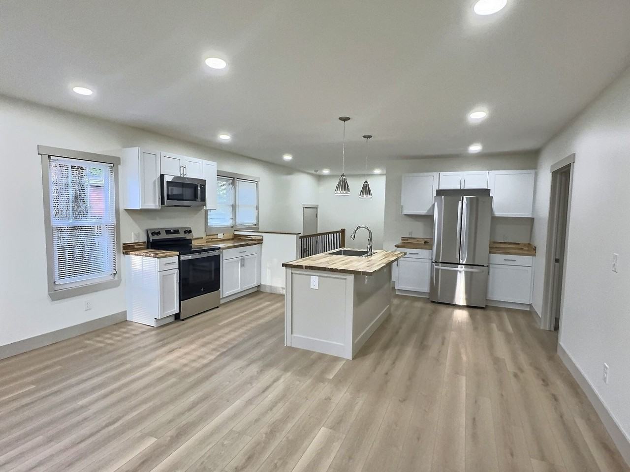 1215 N Washington St - Photo 5 of 32