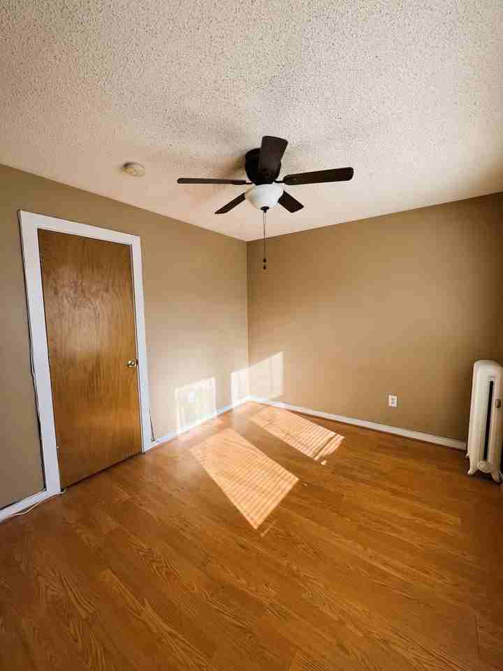 11/15 Richmond Avenue - Photo 3 of 5