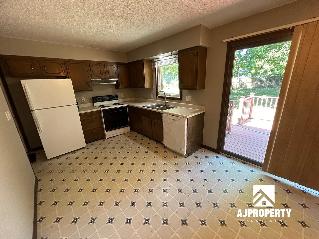 6512 W Essex Ter - Photo 2 of 22