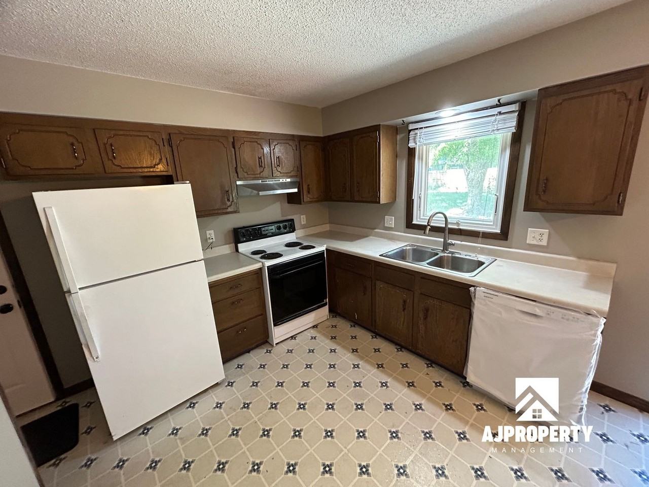 6512 W Essex Ter - Photo 3 of 22