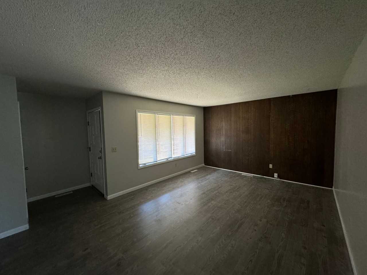 10116 W Briarwood Ave - Photo 3 of 30