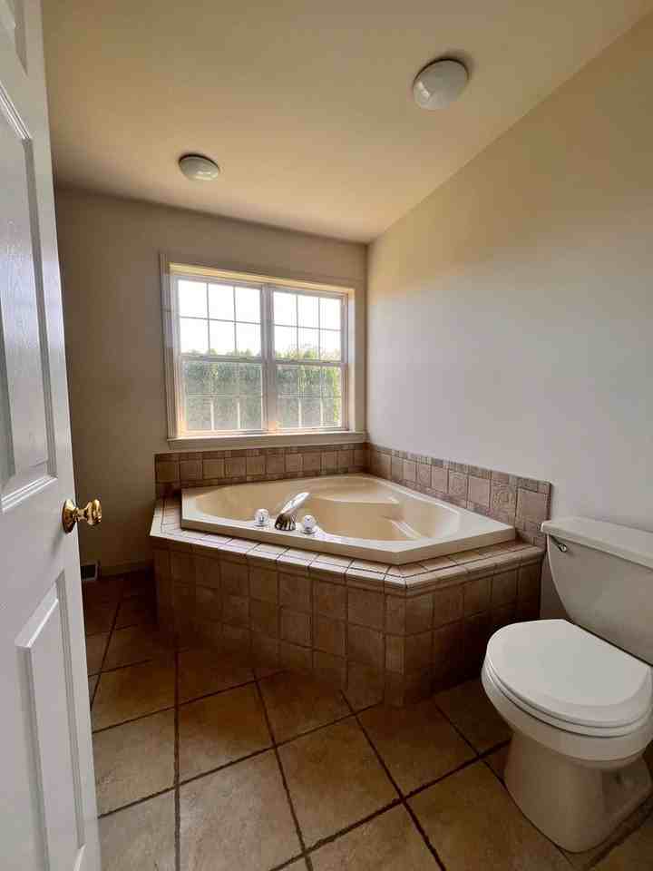 3 Carriage Dr - Photo 4 of 14