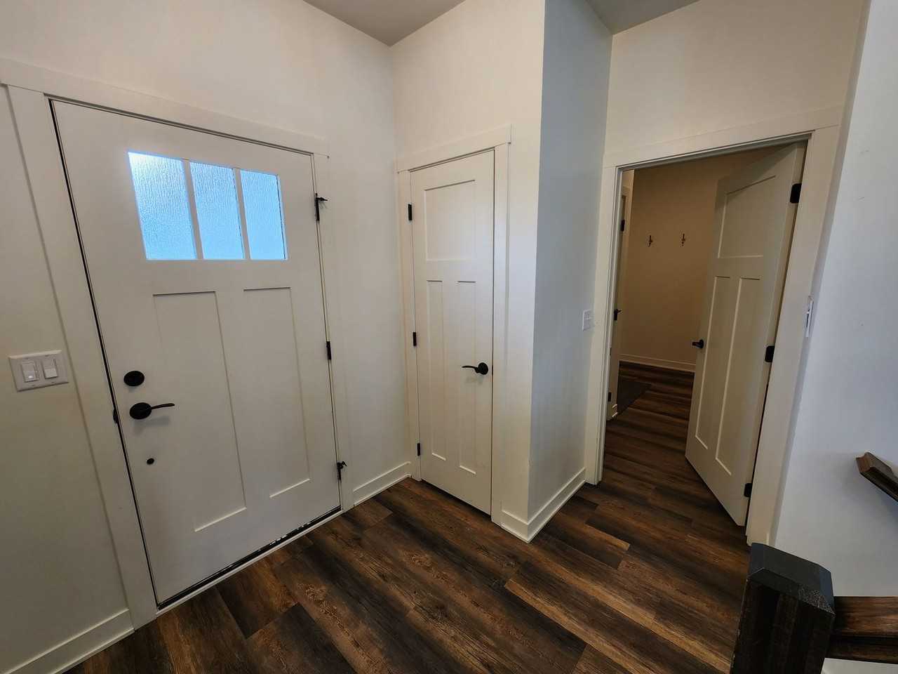 1012 Eagle Vista Ln - Photo 2 of 27