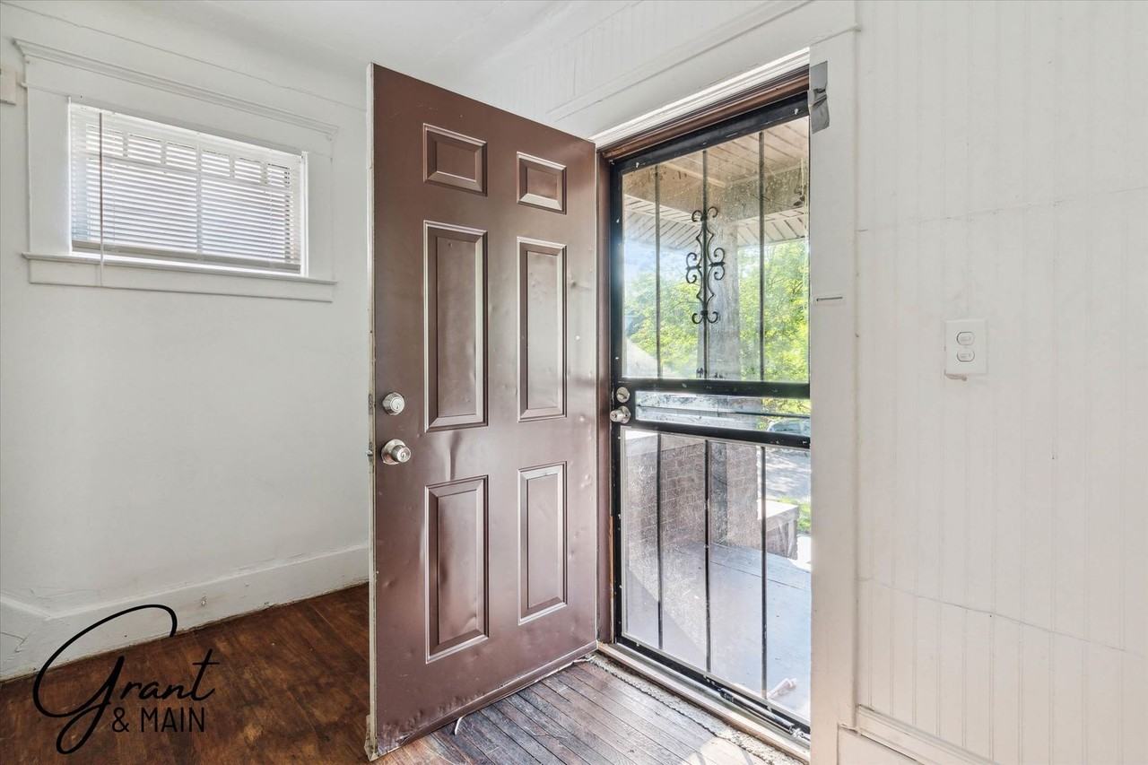 326 Eason St - Photo 2 of 13