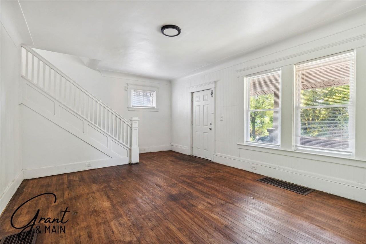326 Eason St - Photo 4 of 13
